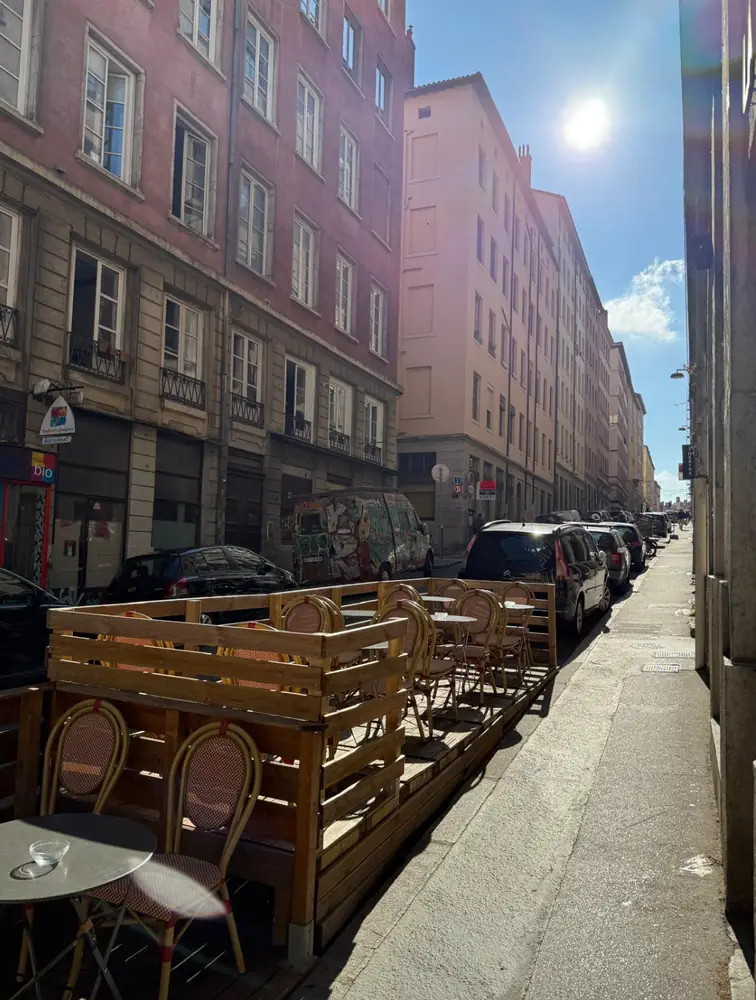 La terrasse de La Bonne Gâche, rue Imbert Colomès